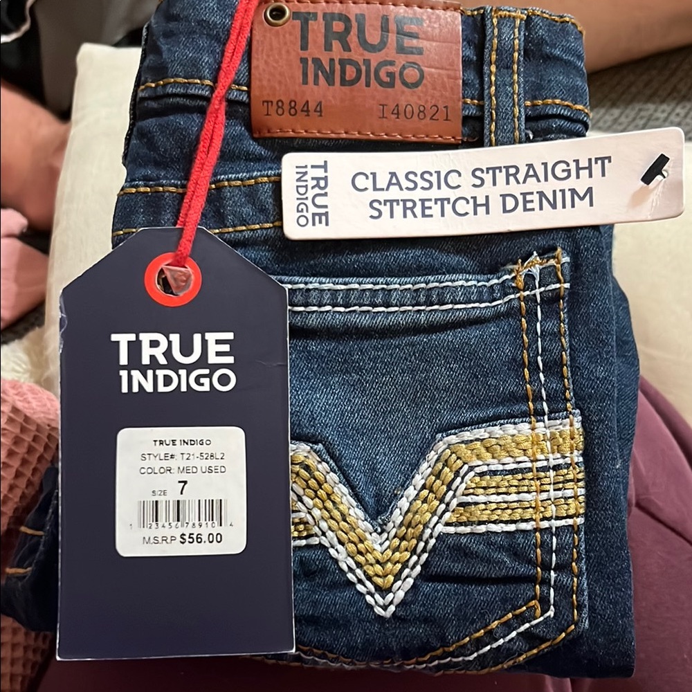 True Indigo Classic Straight Strtch Denim Jeans with Classic Fit